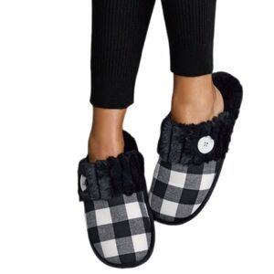 Plaid Slippers Faux Fur Lined Black White, NWT, Size Medium (7-8)
